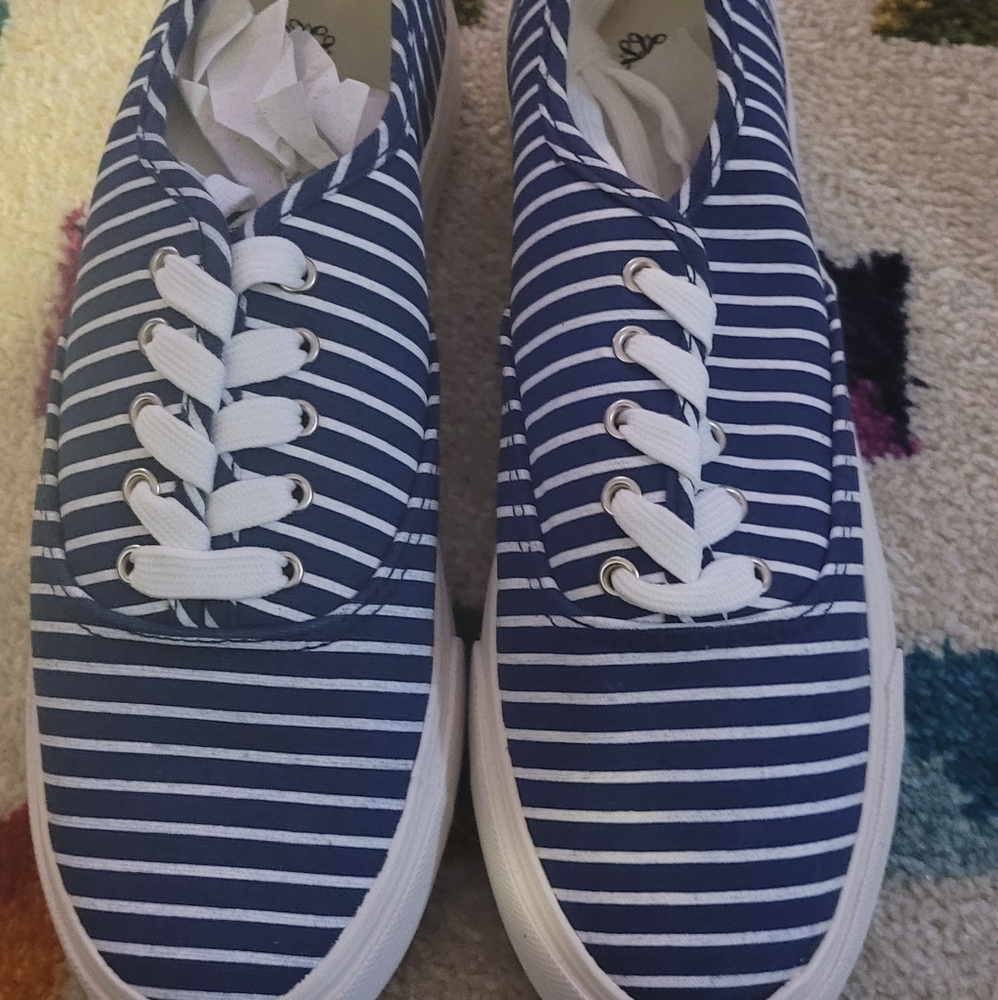 Avon Cushion Walk Women's Size 10 Sneakers Navy Blue/White